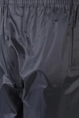 Traje de lluvia dos piezas con capucha oculta