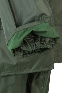 Traje de lluvia dos piezas con capucha oculta