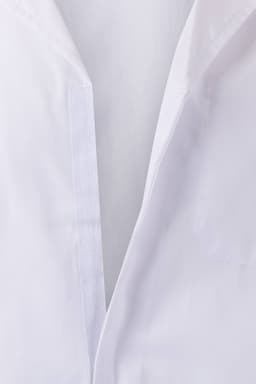 Bata con cierre de velcro