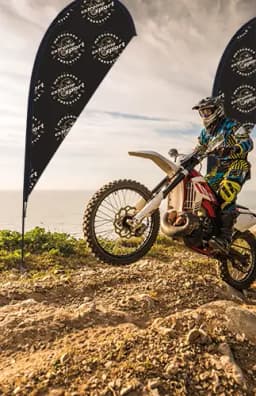 SOPORTE BANDERA FORMA GOTA 2 M