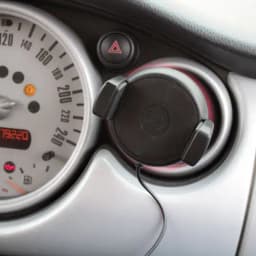 SUJETA MOVIL CARGADOR INALAMBRICO PINCH